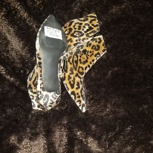 Kitten heel leopard boot